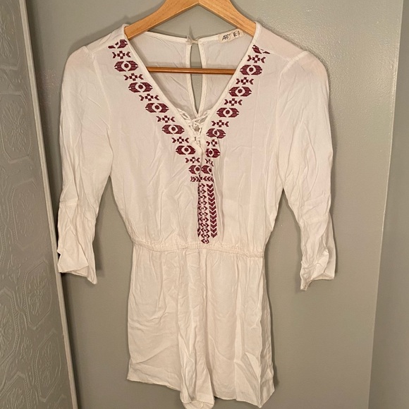 Flowy long sleeve white romper, size S - Picture 1 of 2